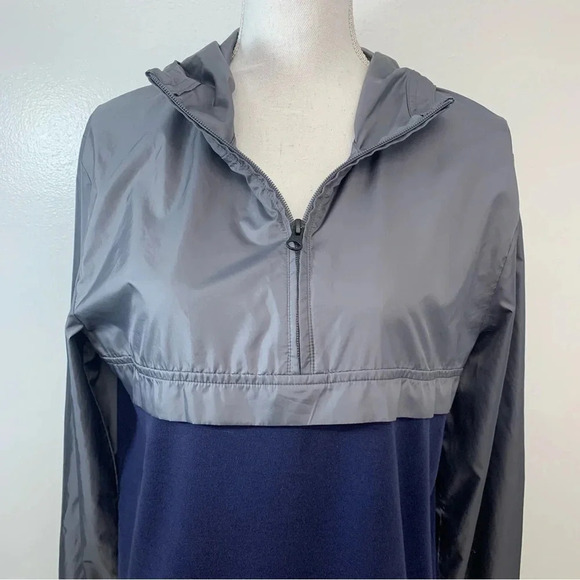 Under Armour Windbreaker Woman Small  Loose  1/4 Zip Hood Long Sleeve Blue Gray - Picture 2 of 11